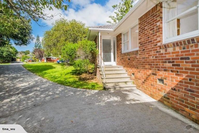 Photo of property in 122 Moore Street, Hillcrest, Auckland, 0627