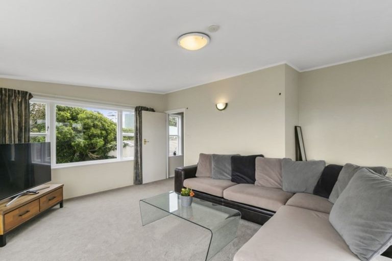 Photo of property in 206b Miromiro Road, Normandale, Lower Hutt, 5010