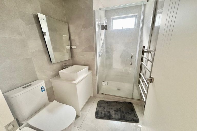 Photo of property in 32 Parahau Road, Papakura, 2110