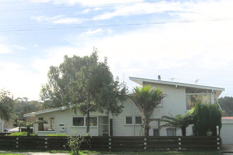 Photo of property in 258 Triangle Road, Massey, Auckland, 0614