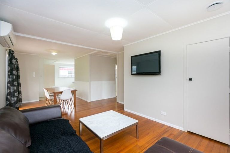 Photo of property in 13 Regent Place, Blagdon, New Plymouth, 4310