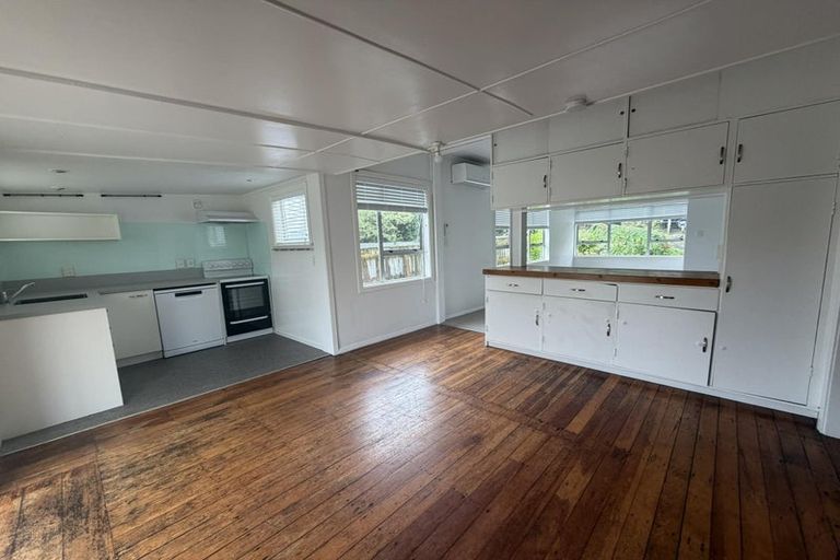 Photo of property in 27 Paremata Crescent, Paremata, Porirua, 5024