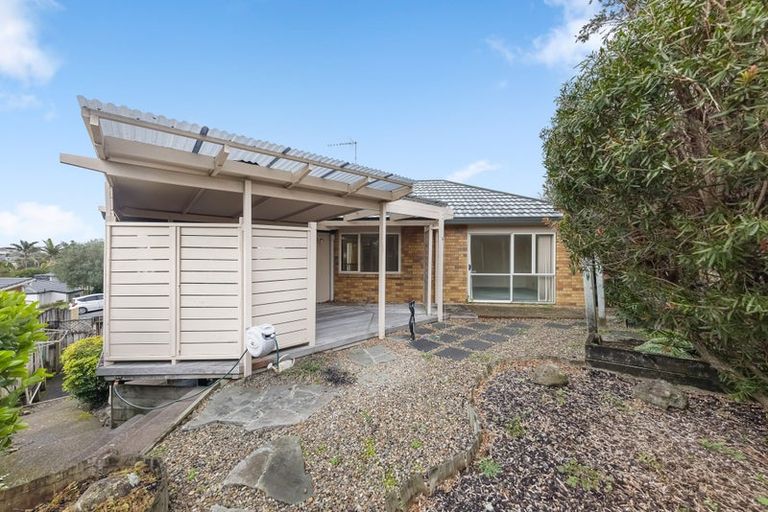 Photo of property in 2/3 Jacanas Place, Unsworth Heights, Auckland, 0632