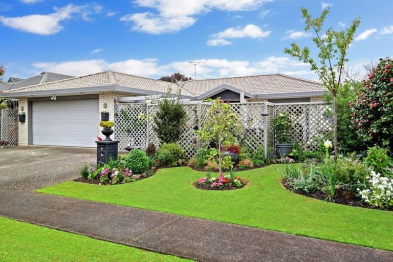 Photo of property in 6 Lushington Place, Huntington Park, Auckland, 2013