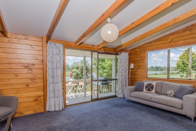 Photo of property in 2/80 Cobham Crescent, Kelston, Auckland, 0602