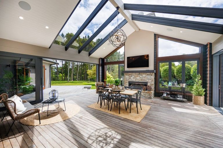 Photo of property in 7 Titirangi Drive, Fitzherbert, Palmerston North, 4471