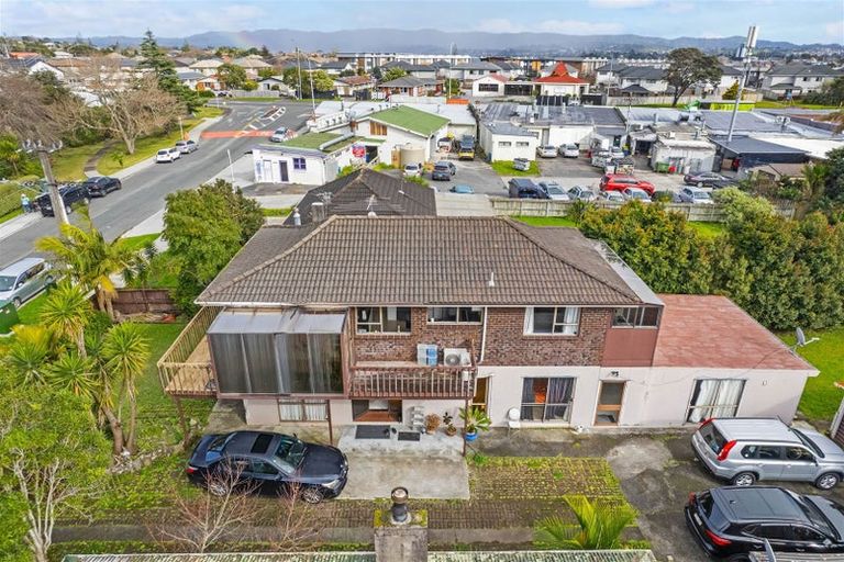 Photo of property in 4 Roberts Road, Te Atatu South, Auckland, 0610