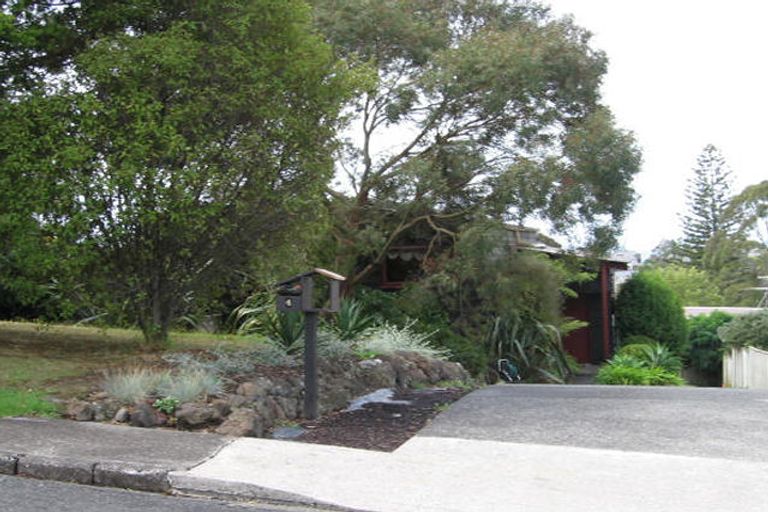 Photo of property in 1/4 Sandford Street, Campbells Bay, Auckland, 0630