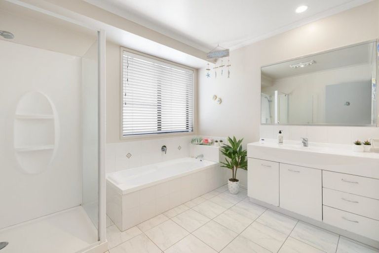 Photo of property in 102 Doncaster Drive, Papamoa Beach, Papamoa, 3118