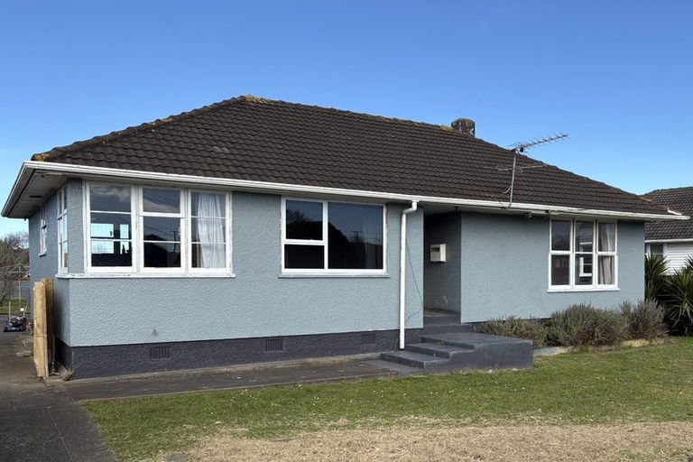 Photo of property in 9 Acourt Street, Hawera, 4610