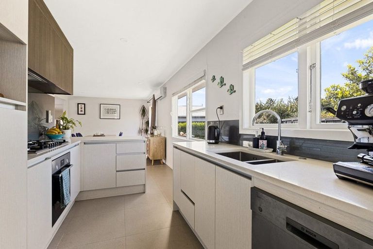 Photo of property in 27 Roby Street, Te Atatu Peninsula, Auckland, 0610