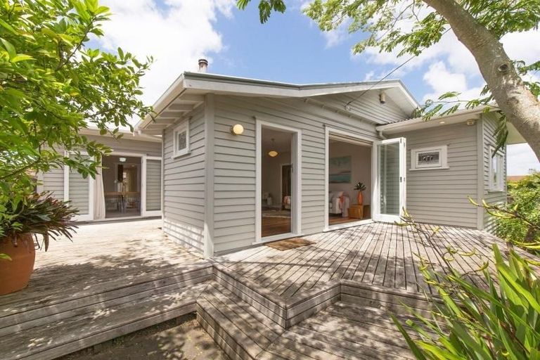 Photo of property in 22 St Michaels Avenue, Point Chevalier, Auckland, 1022
