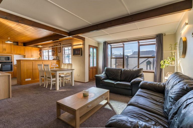 Photo of property in 1 Duthie Street, Milton, 9220