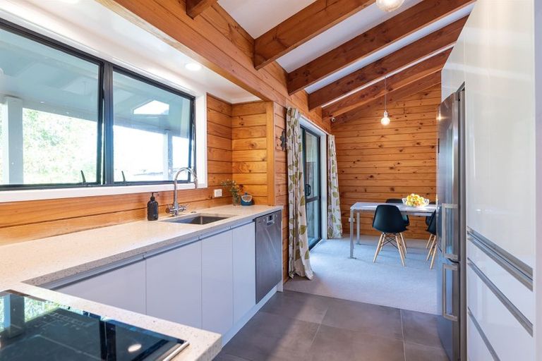 Photo of property in 2/19 Becroft Drive, Forrest Hill, Auckland, 0620