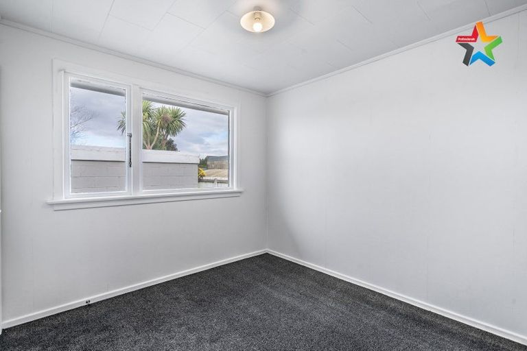 Photo of property in 15 Park Street, Winton, 9720