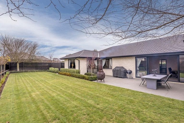 Photo of property in 18 Dunaverty Place, Broomfield, Christchurch, 8042