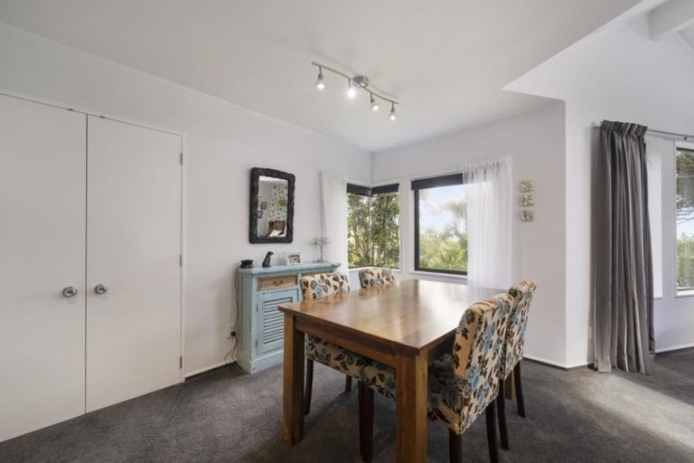 Photo of property in 1 Kakariki Grove, Waikanae, 5036
