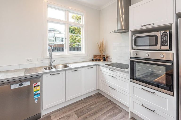 Photo of property in 2 Alma Road, Gonville, Whanganui, 4501