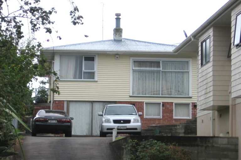 Photo of property in 1/7 Crystal Avenue, Glendene, Auckland, 0602