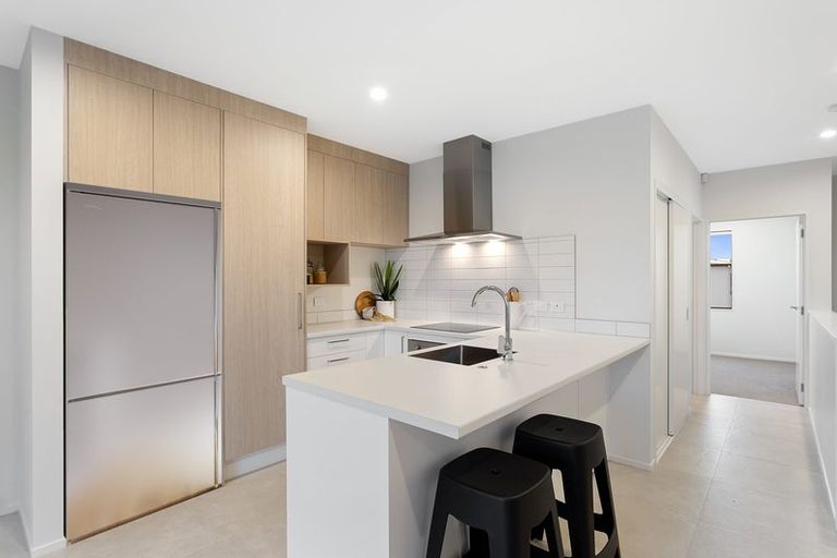 Photo of property in 2 Tara Lane, Manurewa, 2102