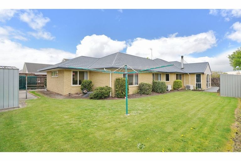Photo of property in 12 Regency Crescent, Redwood, Christchurch, 8051