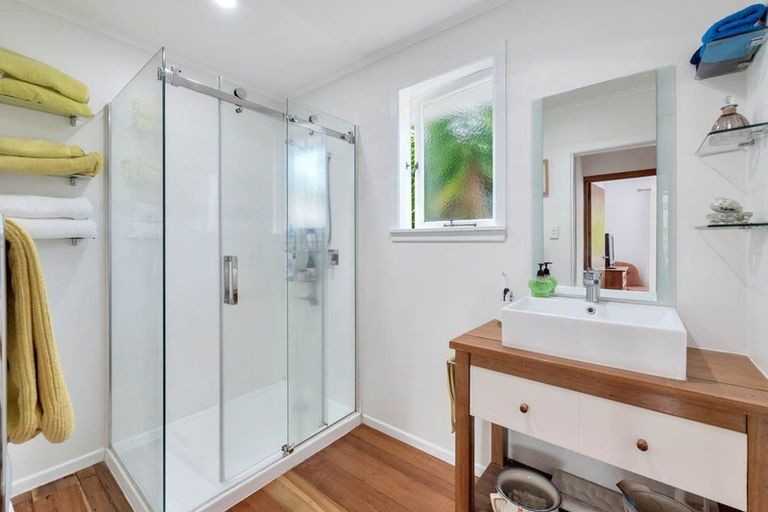 Photo of property in 38 Kashmir Road, Glen Eden, Auckland, 0602