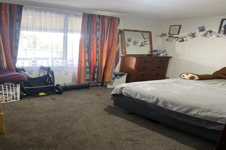Photo of property in 1 Mcmanaway Grove, Stokes Valley, Lower Hutt, 5019