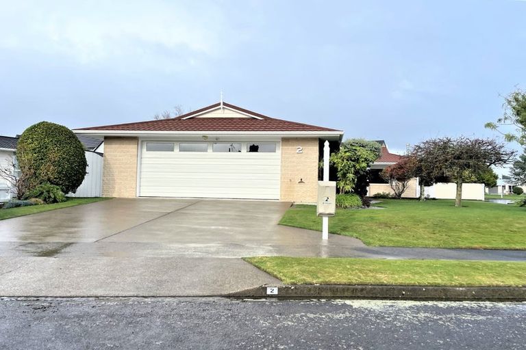 Photo of property in 2 Aitchison Place, Levin, 5510