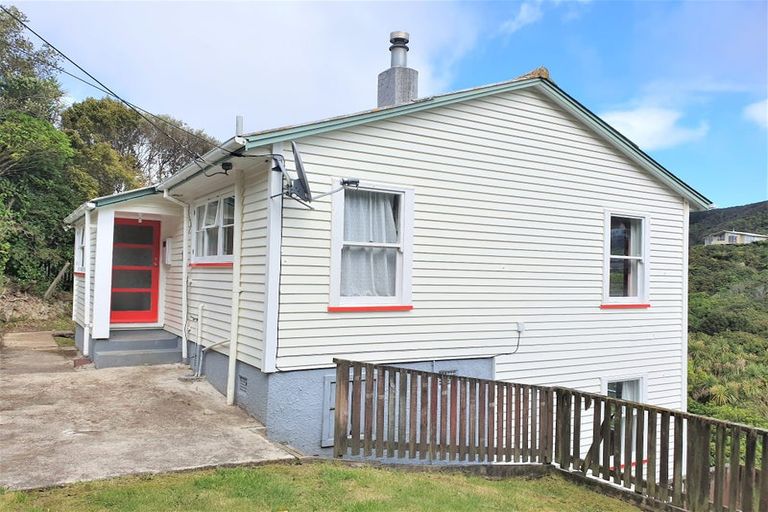 Photo of property in 21 Montgomery Avenue, Karori, Wellington, 6012