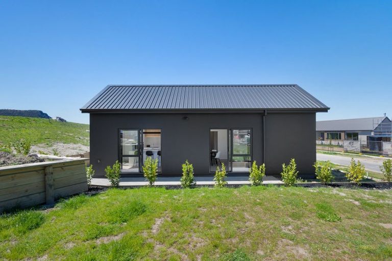 Photo of property in 3 Simpson Crescent, Wanaka, 9305