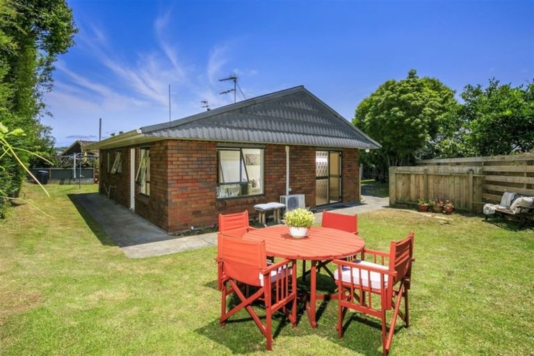 Photo of property in 2/149 Chivalry Road, Glenfield, Auckland, 0629