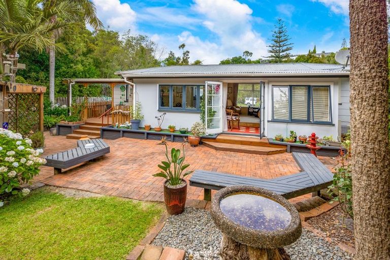 Photo of property in 13 Awaruku Road, Torbay, Auckland, 0630