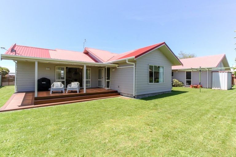 Photo of property in 18 Veale Road, Frankleigh Park, New Plymouth, 4310