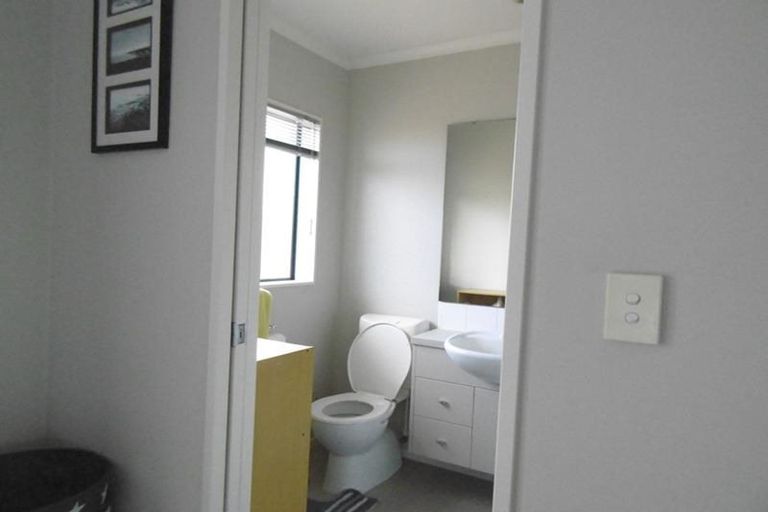 Photo of property in 12 Bellshill Close, Wattle Downs, Auckland, 2103