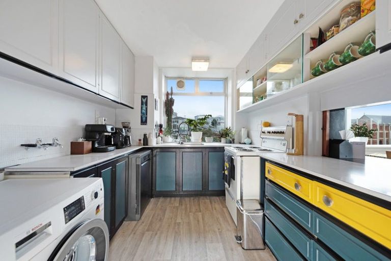 Photo of property in Jerningham Apartments, 20 Oriental Terrace, Oriental Bay, Wellington, 6011