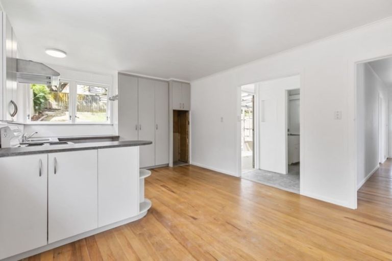 Photo of property in 68 Selwyn Crescent, Forrest Hill, Auckland, 0620