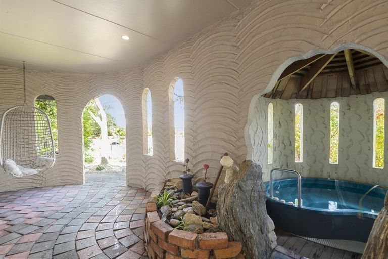 Photo of property in 104 Milton Terrace, Picton, 7220