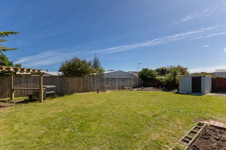 Photo of property in 11 Atua Street, Waikanae Beach, Waikanae, 5036