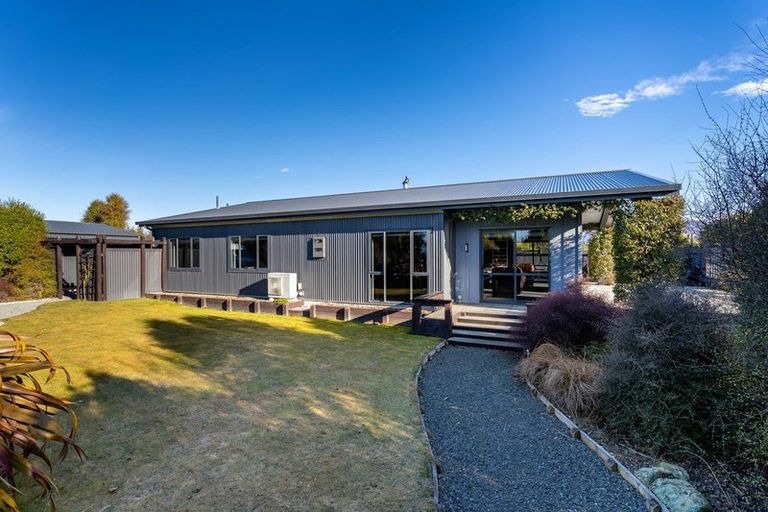 Photo of property in 16 Matukituki Crescent, Twizel, 7901
