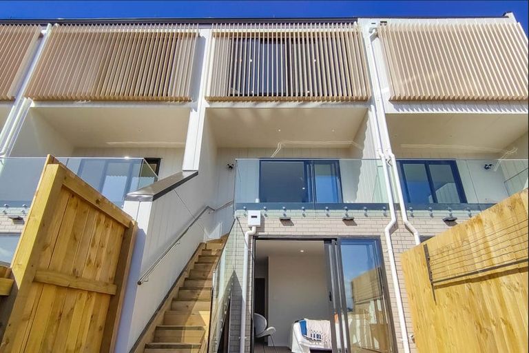 Photo of property in 7 Ngaru Way, Orewa, 0931