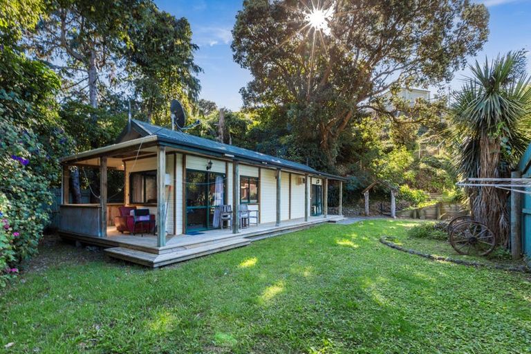 Photo of property in 76 Tilley Road, Paekakariki, 5034
