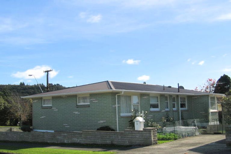 Photo of property in 1 Tanekaha Street, Stokes Valley, Lower Hutt, 5019