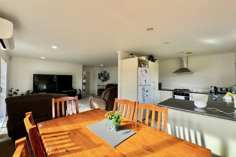 Photo of property in 8 Ettrick Lane, Papakura, 2110