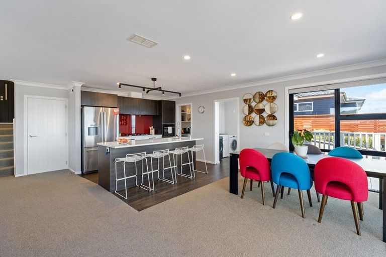 Photo of property in 2 Cessna Way, Newlands, Wellington, 6037