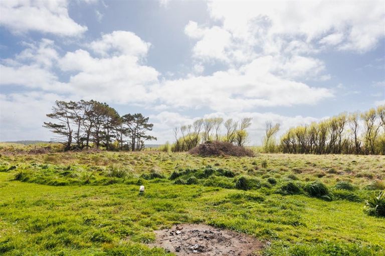 Photo of property in 1938 Parewanui Road, Parewanui, Bulls, 4894