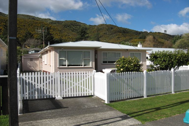 Photo of property in 69 Peel Place, Wainuiomata, Lower Hutt, 5014