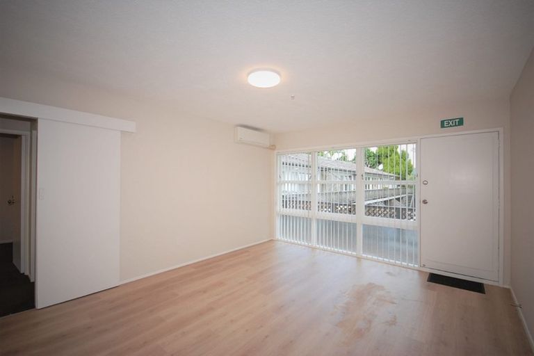 Photo of property in 10/11 Tawera Road, Greenlane, Auckland, 1051