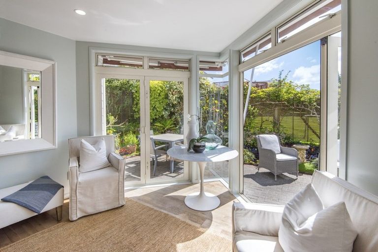 Photo of property in 2/14 Bayview Road, Hauraki, Auckland, 0622