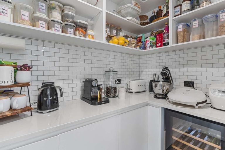 Photo of property in 8 Whitburn Avenue, Halswell, Christchurch, 8025