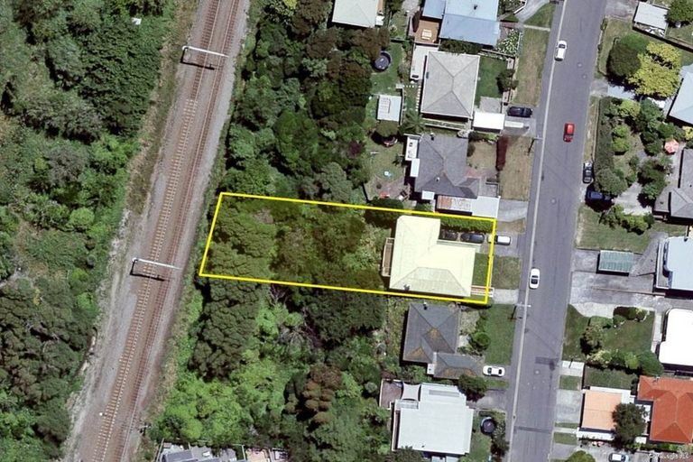 Photo of property in 15 Handyside Street, Tawa, Wellington, 5028